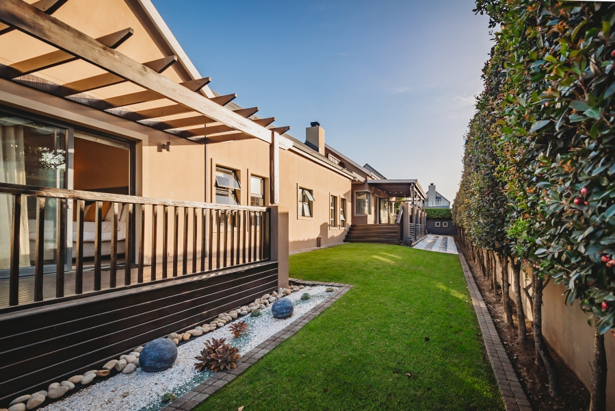 4 Bedroom Property for Sale in Kraaibosch Manor Western Cape